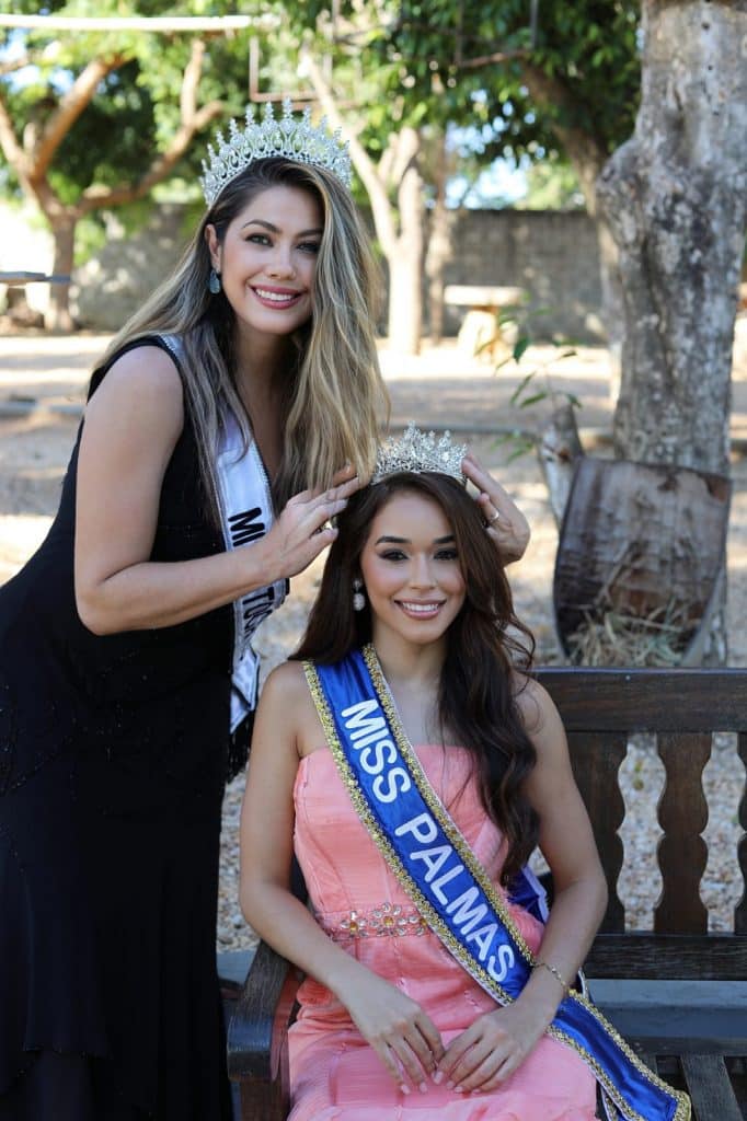 Momento da coroação de Sayure Aires Cardoso como Miss Palmas.