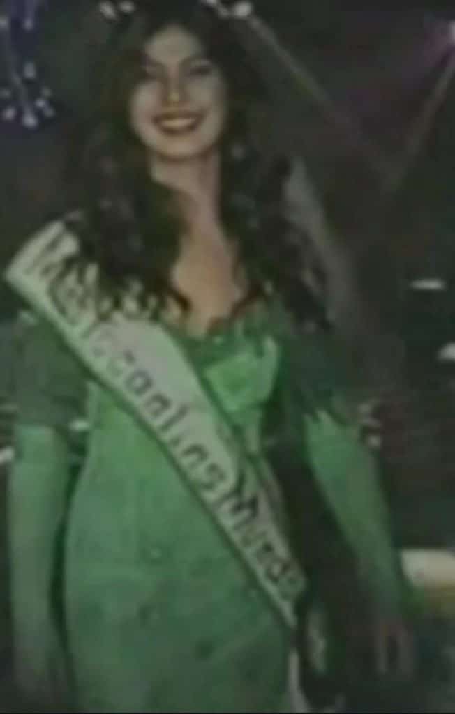 Alessandra coroada Miss Tocantins em 1992.