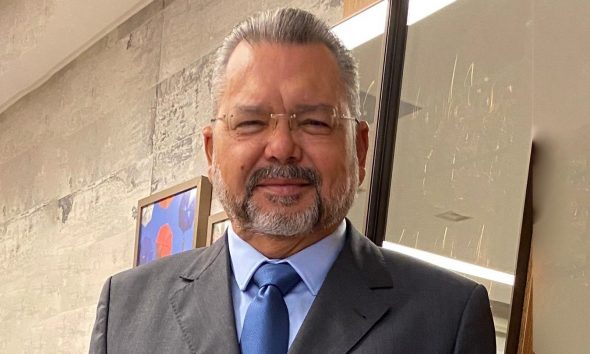 Nilomar Farias é especialista em Direito Penal, Processo Penal e Constitucional pela Academia de Polícia Civil do Estado de Goiás e tem larga experiência na atuação institucional