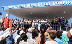 Governador Wanderlei Barbosa participa da missa campal do Senhor do Bonfim, maior evento religioso do Estado - Foto: Adilvan Nogueira/Governo do Tocantins