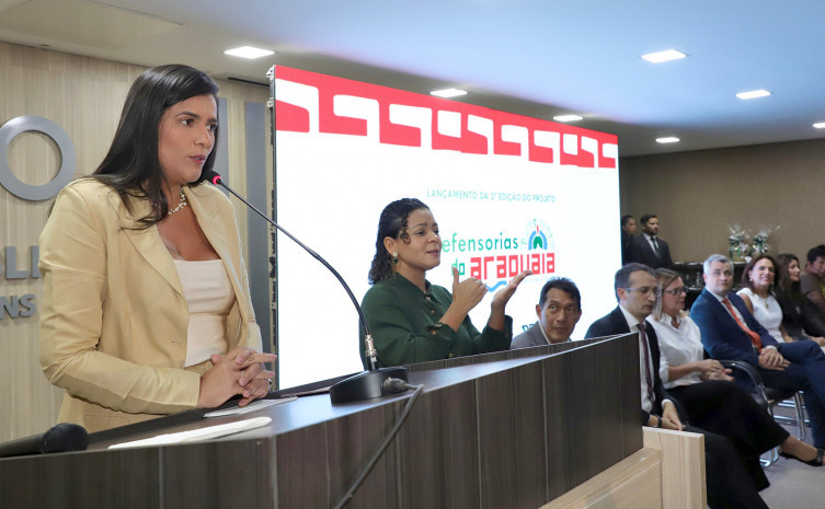 Primeira-dama e secretária de Participações Sociais, Karynne Sotero, durante discurso no lançamento da 2ª edição do projeto Defensorias do Araguaia em Palmas - Foto: Loise Maria/Governo do Tocantins