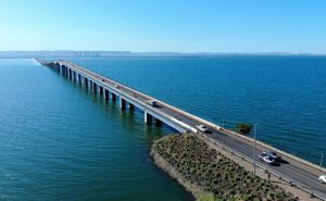 Reparos no aterro e via da ponte sobre o Lago de Palmas visam garantir a segurança da estrutura que antecedem o início da construção da duplicação da ponte - Foto: Adilvan Nogueira/Governo do Tocantins