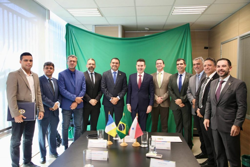 Em agenda com ministro das Cidades, Jader Barbalho Filho, para ampliação do Minha Casa Minha Vida. Créditos: Thiago Cruz/Governo do Tocantins