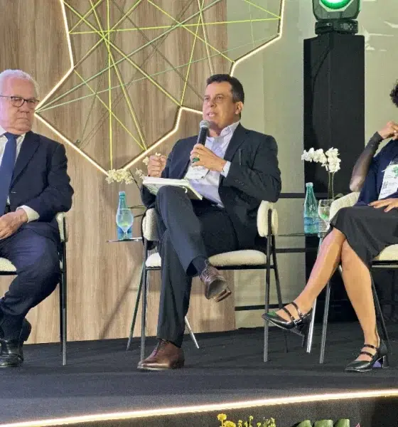 Fábio Vaz foi escolhido para mediar um dos principais painéis do evento, com a participação do presidente do Inep, Manuel Palácios, e da diretora de Avaliação da Educação Básica do Inep, Hilda Linhares (Foto: Seduc/Governo do Tocantins)