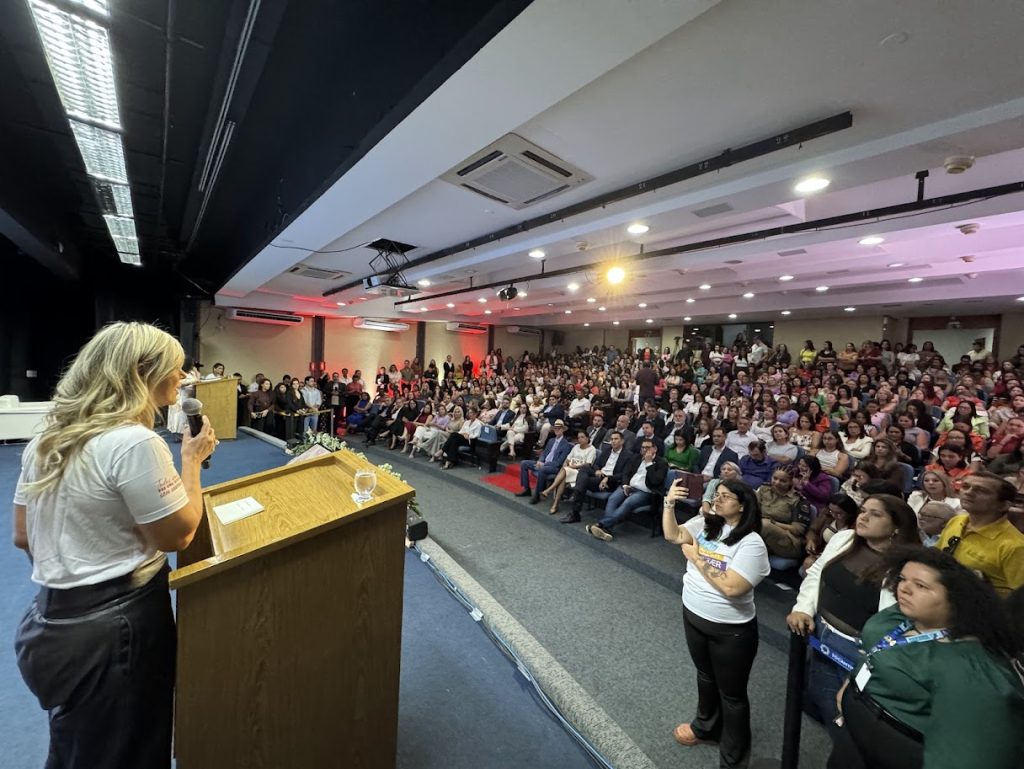 Na oportunidade, Estellamaris Postal falou com os presentes e reforçou a parceria da Defensoria Pública com ações de enfrentamento a violência doméstica. Foto Jaciara Barros