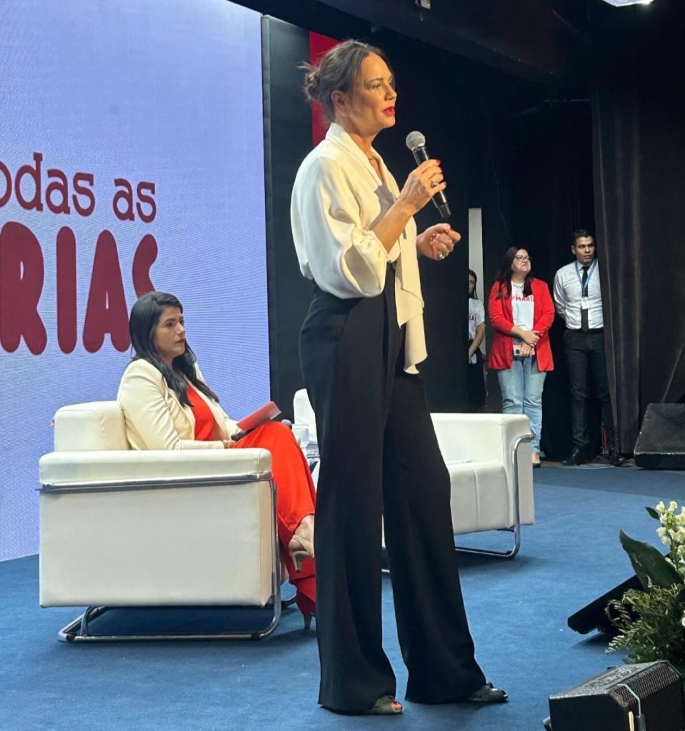 Na abertura, Luiza Brunet