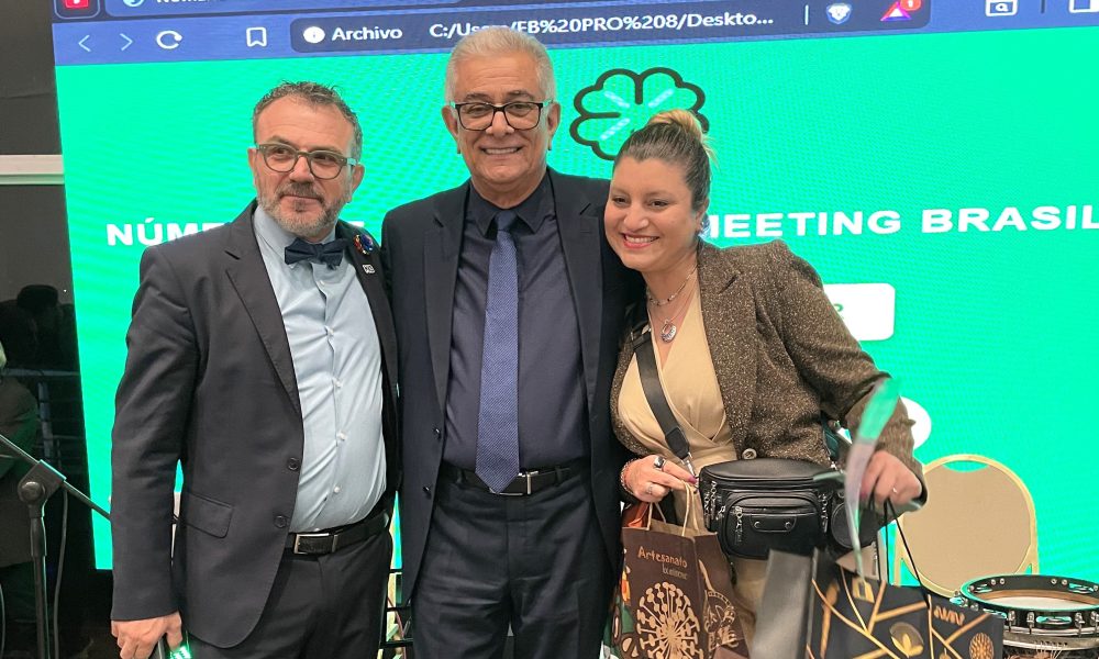 Jair Pasquini, diretor da Expan+, organizadora do evento, o secretário Hercy Filho e a ganhadora do sorteio de uma expedição de sete dias pelo Jalapão Mazim Aguiar/Governo do Tocantins