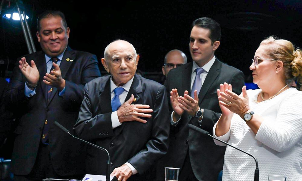 Eduardo Gomes homenageia Siqueira Campos