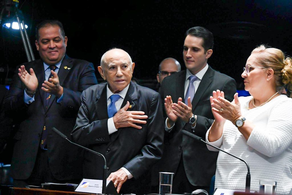 Eduardo Gomes homenageia Siqueira Campos