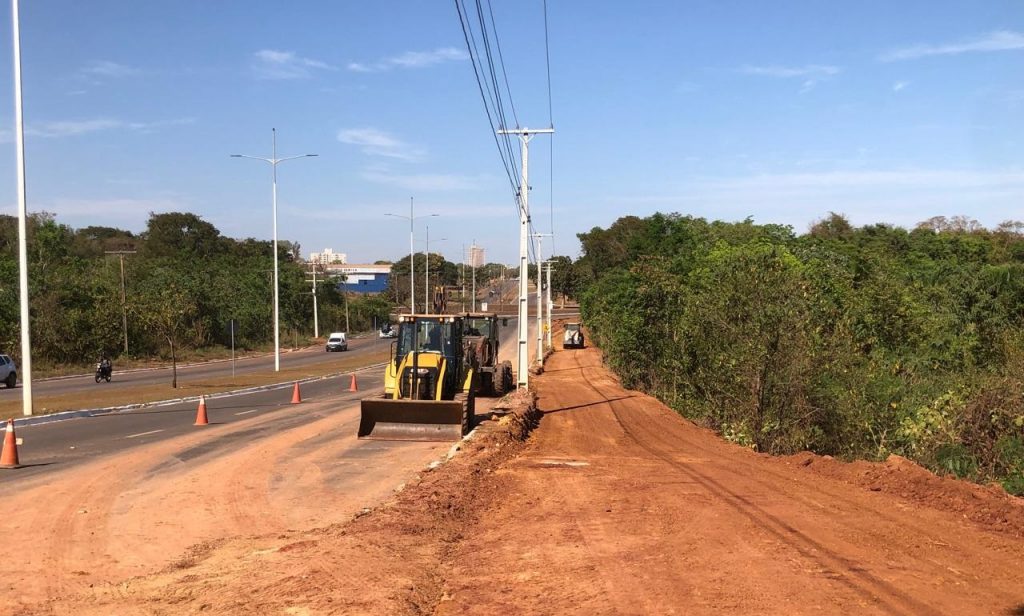 Serviços de terraplanagem para finalização da pista na avenida NS-10 – Foto: Divulgação