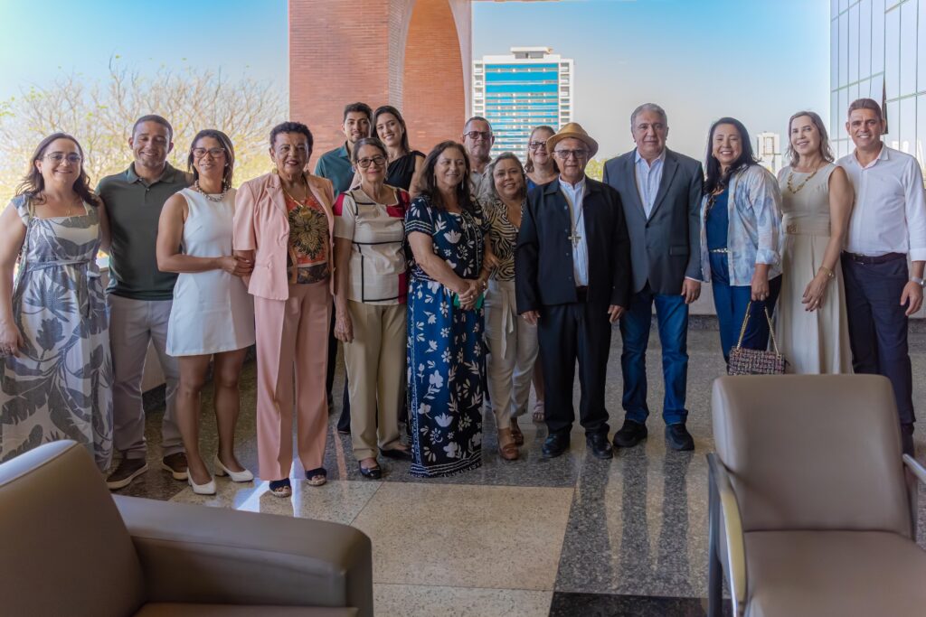 Vice-governador Laurez recebe bispo Dom José Moreira e comitiva de Minas Gerais em missão cultural no Tocantins