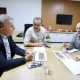 Prefeito de Palmas, Eduardo Siqueira, durante encontro com o engenheiro civil Tarcísio Barreto Celestino, referência em obras subterrâneas – Foto: Flávio Cavalera