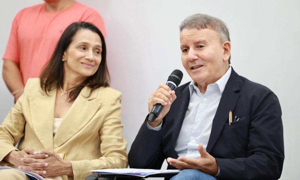 Primeira-dama e secretária de Ação Social, Polyanna Siqueira Campos ao lado do prefeito Eduardo Siqueira Campos – Foto: Flávio Cavalera Parceria 07 agosto