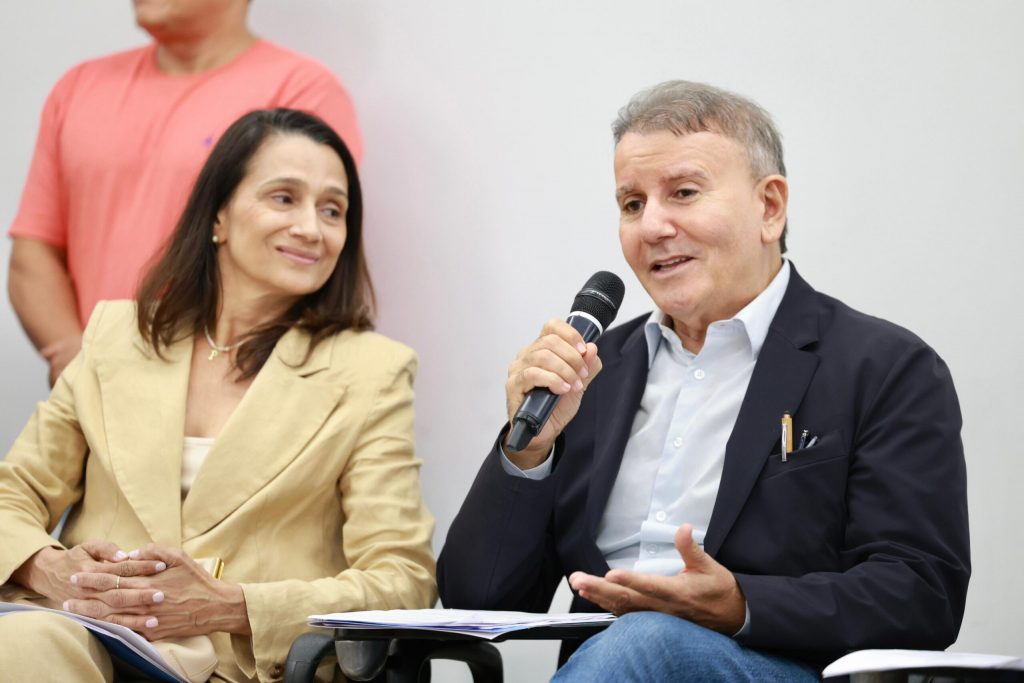 Primeira-dama e secretária de Ação Social, Polyanna Siqueira Campos ao lado do prefeito Eduardo Siqueira Campos – Foto: Flávio Cavalera Parceria 07 agosto