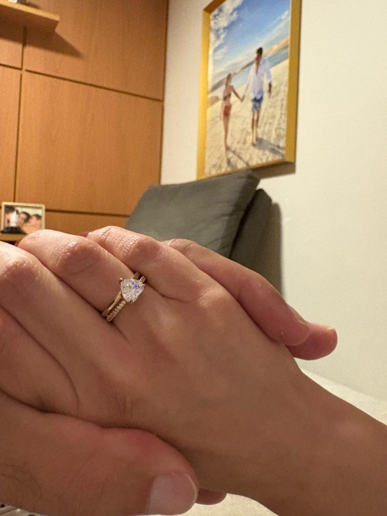 Carlos Alberto e Caroline Marques celebram noivado