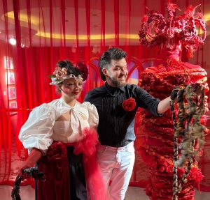 A exposição “ENTREMEIO”, do artista plástico Ronan Gonçalves (ROGO)