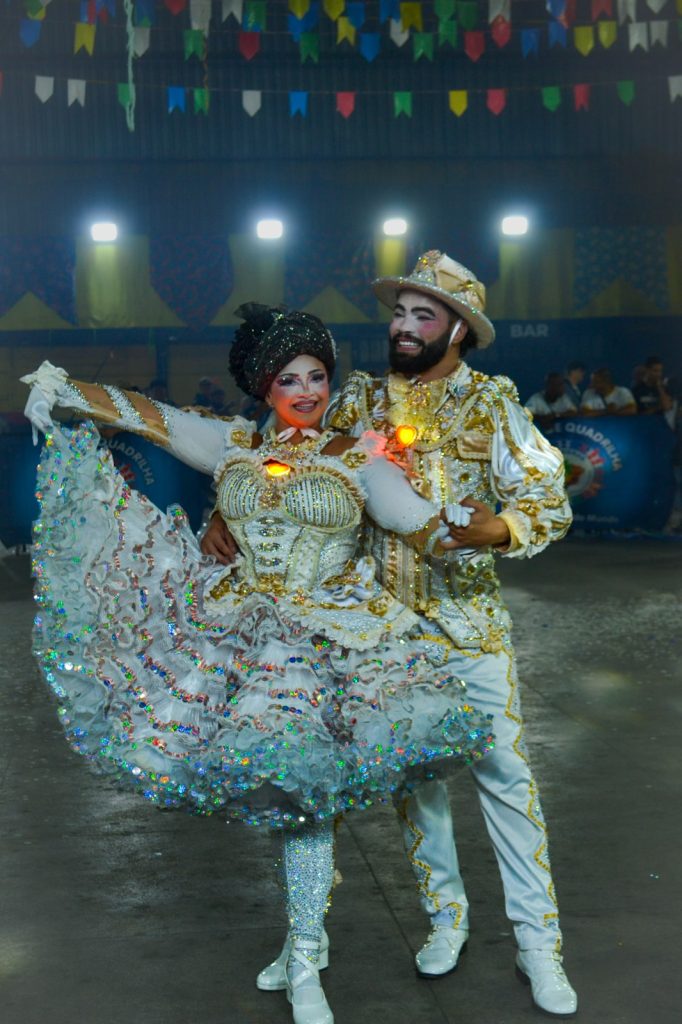 Trindade e Jaqueline Guimarães recebem o título de Melhores Noivos do Brasil. Foto divulgação