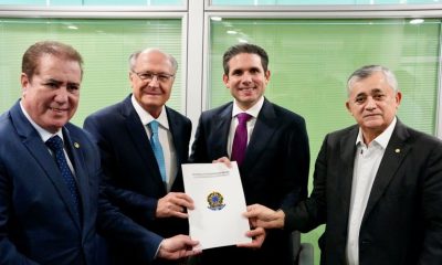 Alckmin se reuniu com o presidente da Câmara dos Deputados, Hugo Motta: celeridade na votação de projetos que ampliam as medidas de apoio ao comércio exterior brasileiro - Foto: Cadu Gomes/VPR