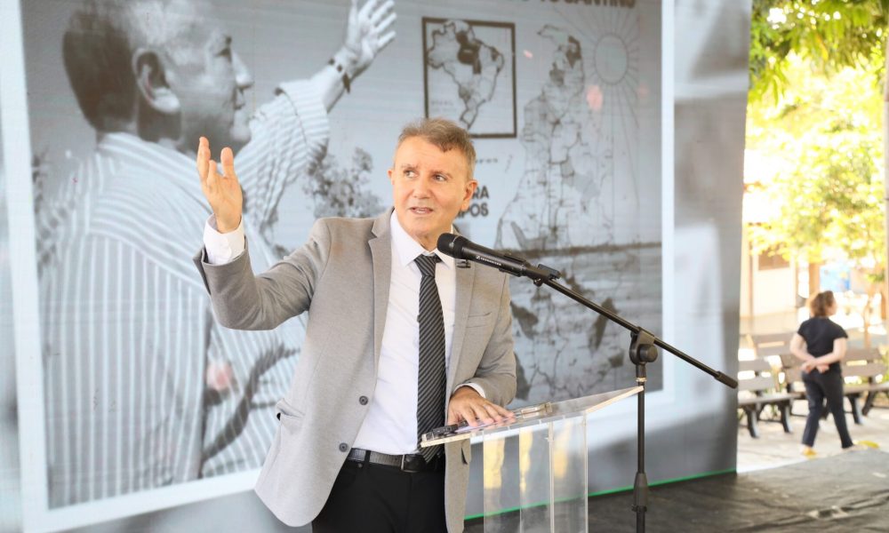 Prefeito Eduardo Siqueira Campos fala sobre a relação com o pai – Foto: Edu Fortes