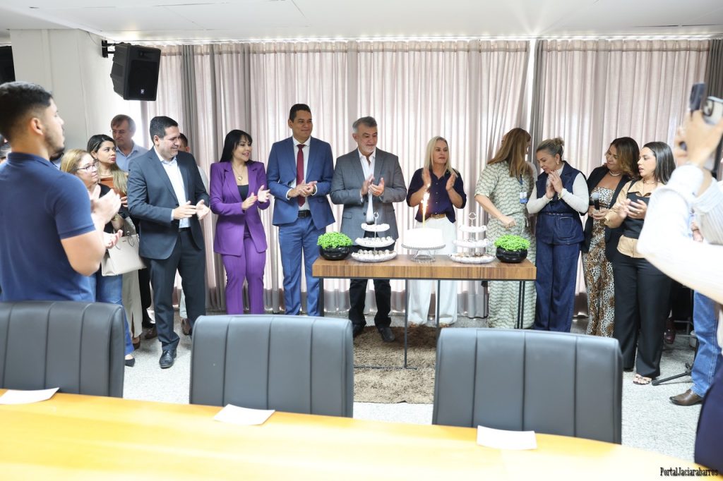 Assembleia em festa: presidente Amélio Cayres celebra aniversário