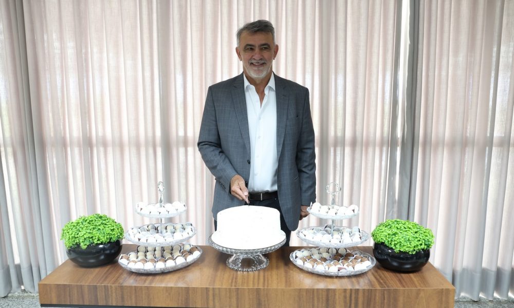 Assembleia em festa: presidente Amélio Cayres celebra aniversário