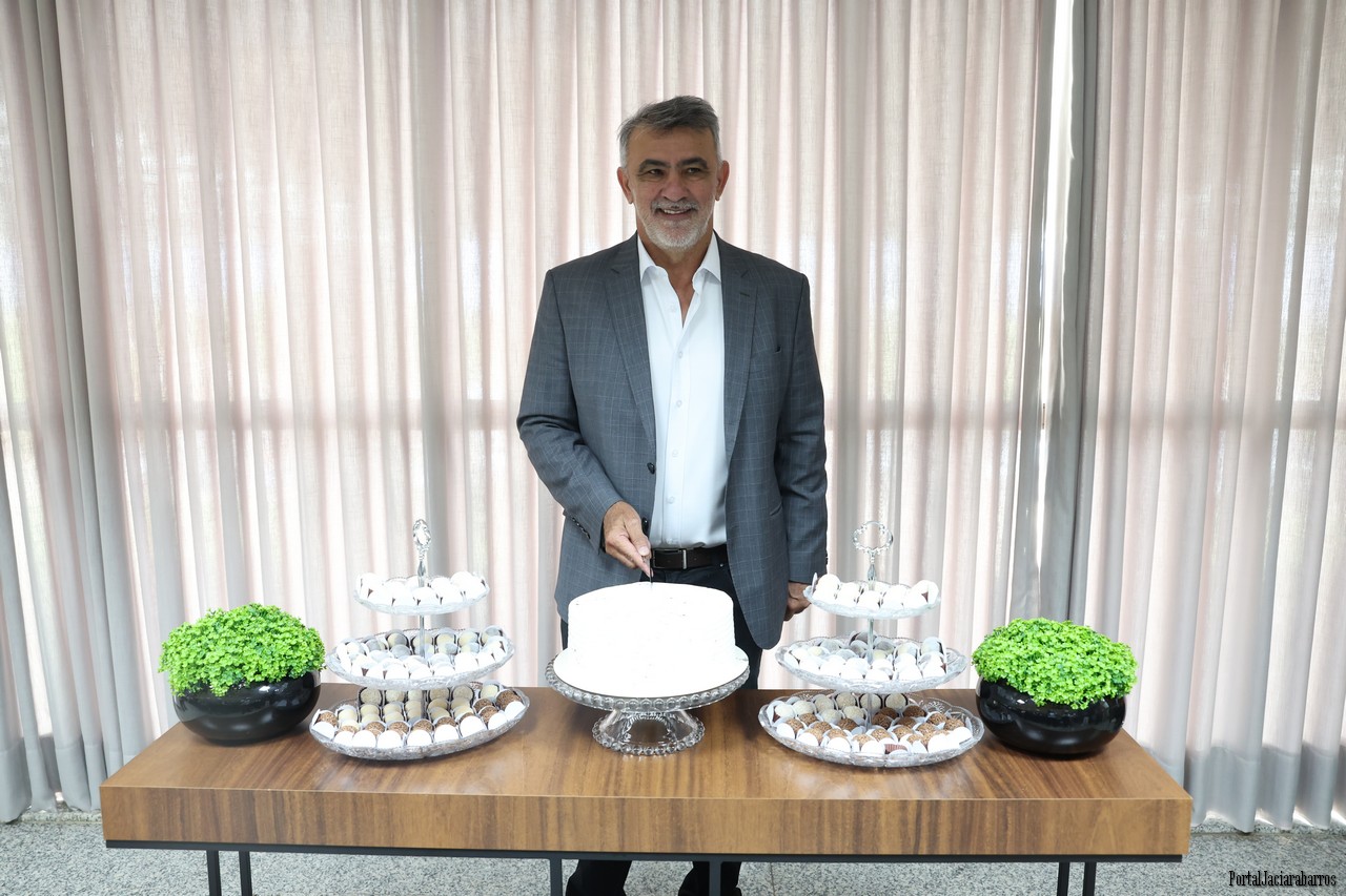Assembleia em festa: presidente Amélio Cayres celebra aniversário