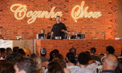 Cozinha Show com atrações locais e nacionais, como chef Jimmy, atraiu interesse do público da terceira noite de FGT – Foto: Lia Mara