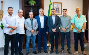 Governador Laurez Moreira recebe presidente da Coopanest/TO e garante regularização de débitos para manter serviços de anestesia no Tocantins - Foto: Hiroshi Fukushima/Governo do Tocantins