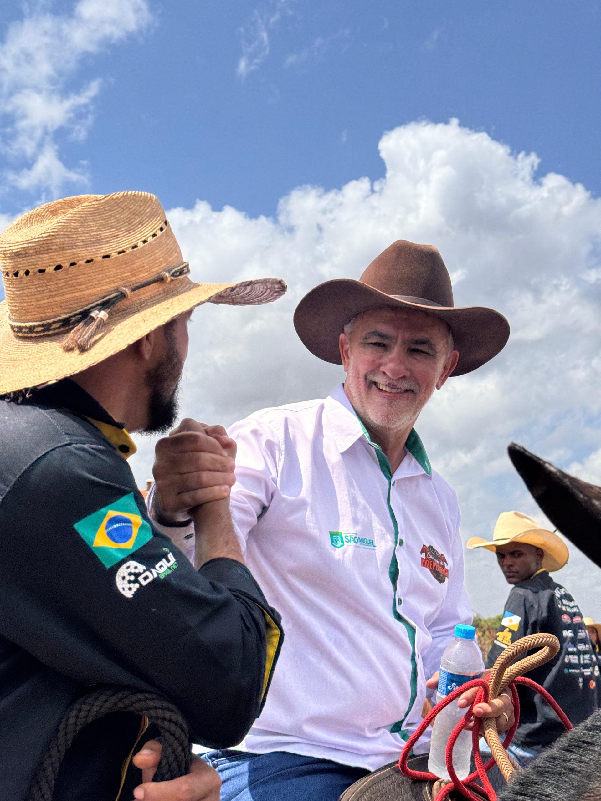Amélio prestigiou mais uma edição da Cavalgada da Independência em São Miguel do Tocantins.