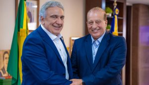 Governador Laurez Moreira recebe ministro do TCU no Palácio Araguaia em encontro marcado pelo intercâmbio de conhecimentos sobre governança, gestão pública e economia sustentável. Foto Bruno Maia/Governo do Tocantins