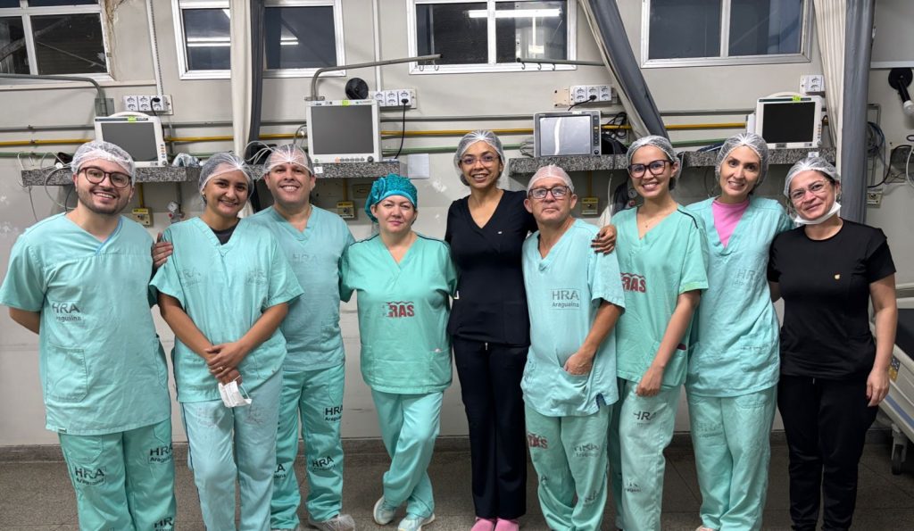 Equipe multiprofissional do Hospital Regional de Araguaína durante o mutirão de cirurgias.