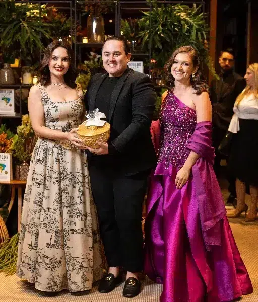 Ludimila Barros e Aline Campos brilham no lançamento de “Servir é uma Arte” em São Paulo – Portal Jaciara Barros São Paulo viveu uma noite de gala com o lançamento de “Servir é uma Arte”, de Jaeder Barreto.