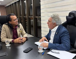 ícero Belém, foi recebido no Palácio Araguaia pelo Governador em exercício, Laurez Moreira.