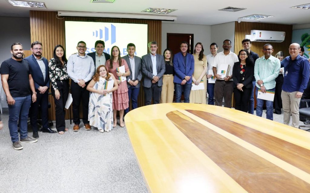 Parlamentares, servidores e familiares dos novos efetivos participaram da solenidade Silvio Santos