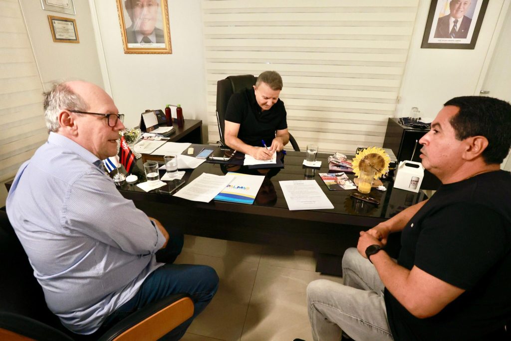 Prefeito Eduardo Siqueira assina Termo de Cooperação Técnica com Conselho de Arquitetura e Urbanismo do Tocantins – Foto: Flávio Cavalera
