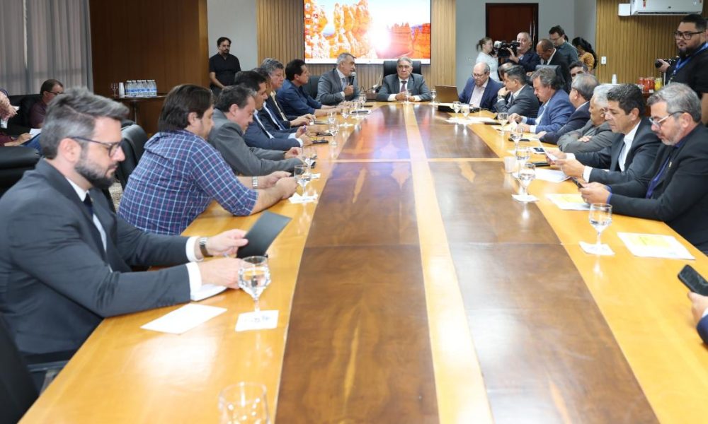 Reunião foi realizada na Aleto, com 17 deputados estaduais. Foto Isis Oliveira