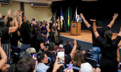 Cerimônia de anúncio contou a participação de dezenas de representantes da comissão dos aprovados do concurso da educação - Foto: Adilvan Nogueira/Governo do Tocantins