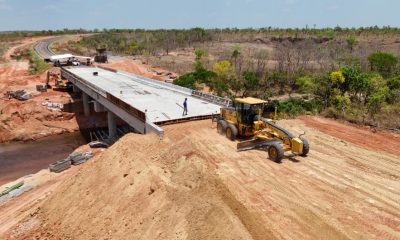 Ponte sobre o Rio Vermelho, no Jalapão, está 99% concluída – Portal Jaciara Barros Ponte liga os municípios de Lagoa a São Félix do Tocantins e possui 74,20 metros de extensão - Foto: Edes Pereira/Governo do Tocantins