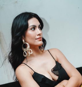 Empresária e influenciadora Maria Clara encerra ciclo de 10 anos da loja Closet para priorizar família e novos projetos.