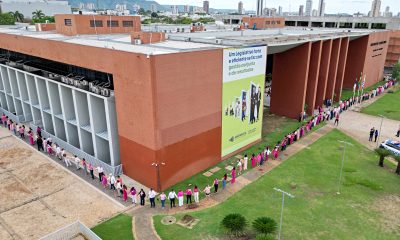 Servidores e deputados fazem ato simbólico na Aleto em alerta contra o câncer – Portal Jaciara Barros Abraço Rosa na Aleto - foto Elmer Graff