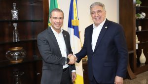 Governador Laurez Moreira reforçou o diálogo com o presidente do BRB, Paulo Henrique Costa, com foco na ampliação de investimentos em industrialização e agronegócio - Ademir dos Anjos/ Governo do Tocantins