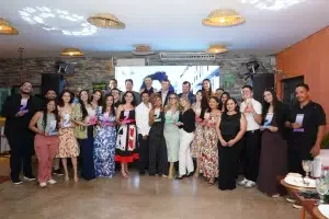 Vencedores do Prêmio Sebrae de Jornalismo do Tocantins posam durante a cerimônia de premiação.