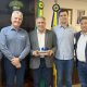 Governador Laurez Moreira recebe presidente da Frísia Cooperativa – Portal Jaciara Barros Governador Laurez Moreira recebe visita do presidente da Frísia Cooperativa Agroindustria- Marcelo Cavazotti-l-Crédito das fotos-Fernanda França