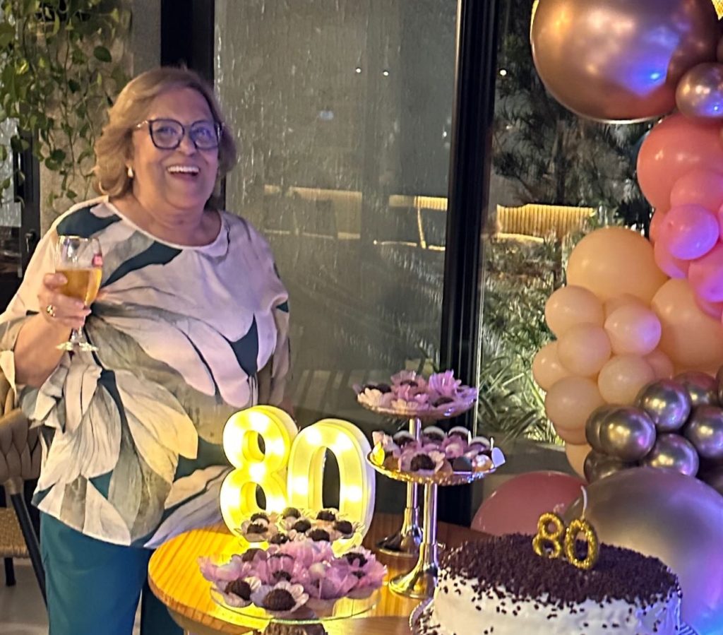 Família Borges celebra os 80 anos de Maria Lúcia