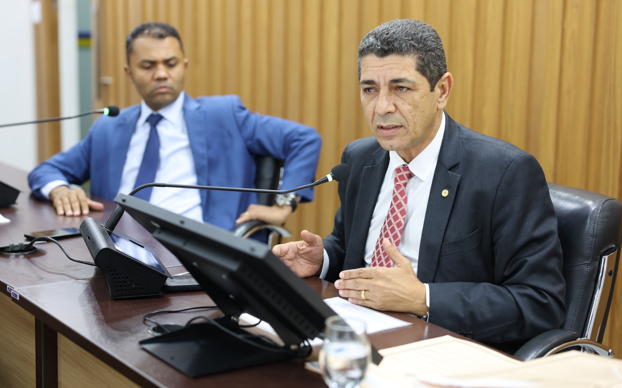 Valdemar Júnior indica relator do PCCR e convoca reunião – Portal Jaciara Barros Reunião CCJ - foto Aline Batista