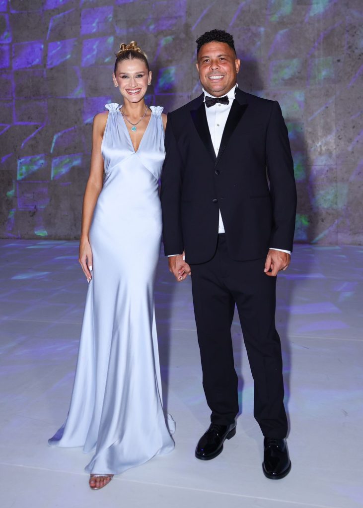 Leilão Galácticos reúne celebridades em noite solidária – Portal Jaciara Barros Ronaldo Fenômeno e Celina Locks (Divulgação)