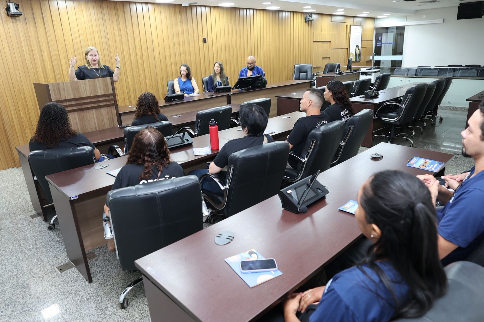 Alunos do IFTO visitam a Assembleia Legislativa e participam do Projeto Visita Guiada, conhecendo na prática o funcionamento do parlamento tocantinense.