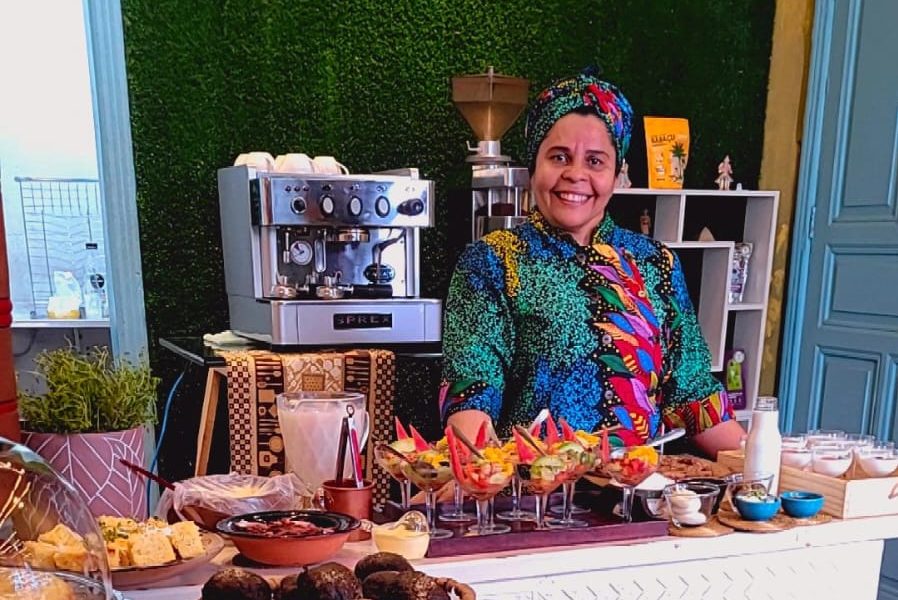 Chef Ruth Almeida lança projeto gastronômico na Viva Arouche – Portal Jaciara Barros Chef Ruth Almeida assume a curadoria gastronômica da Casa de Cultura Viva Arouche.