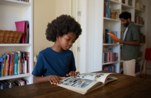 A campanha 'Doe um livro, espalhe conhecimento' promovida pelo Sebrae Tocantins arrecada livros até 30 de outubro para estimular leitura e pensamento crítico.