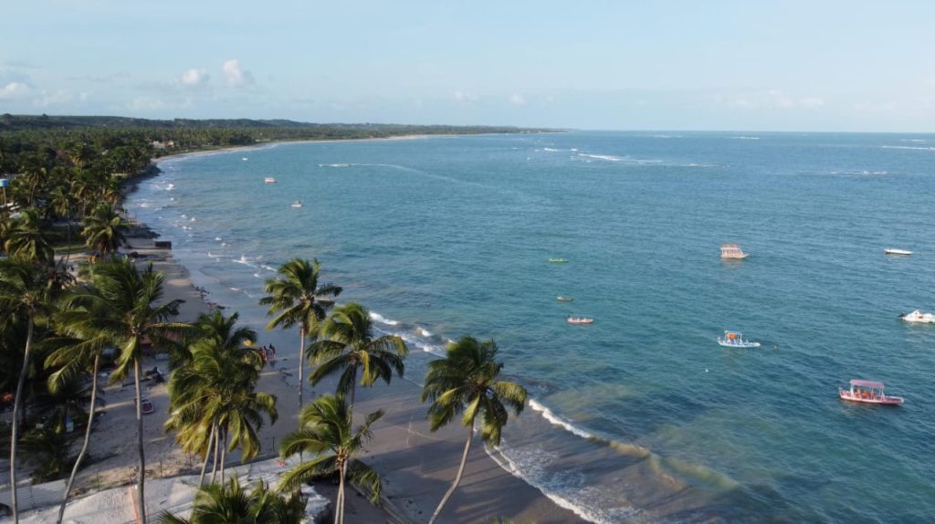Vista panorâmica do litoral alagoano com suas águas verdes-azuladas. Foto: Lana Saganfredo